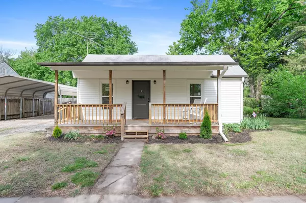 1129 S Bonn St, Wichita, KS 67213