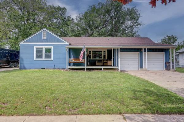 1105 N 4th St, Arkansas City, KS 67005