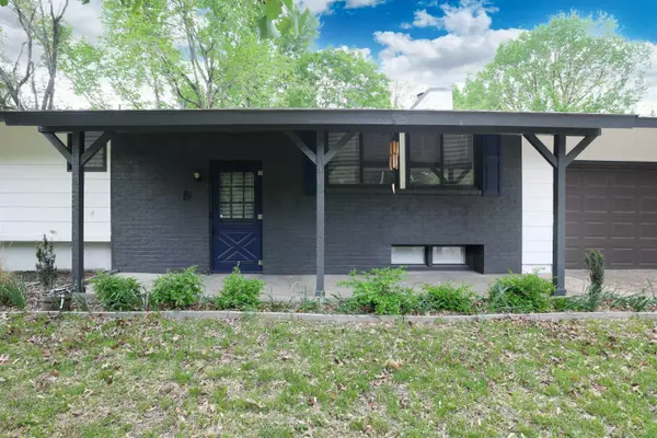 North Newton, KS 67117,9 Regal Crescent St