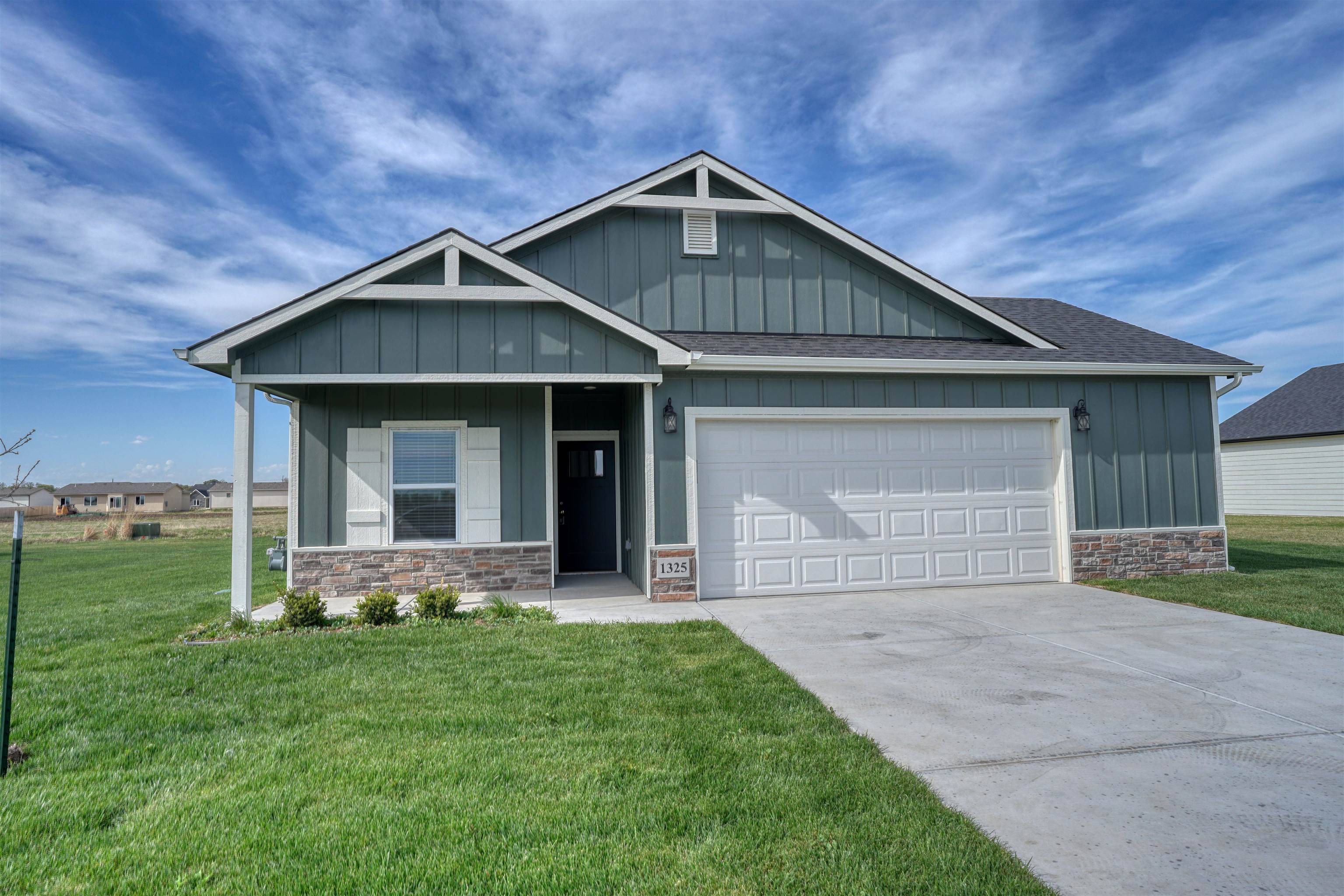 1325 Robin Dr, Mcpherson, KS 67460