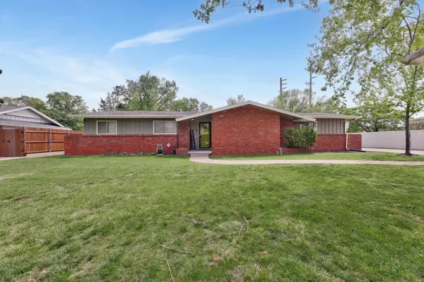 8001 E Lynwood St, Wichita, KS 67207