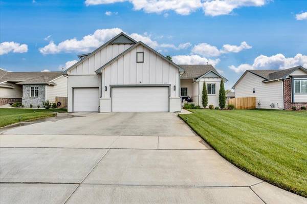 3307 S Bluelake Ct, Wichita, KS 67215