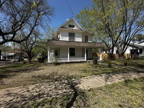 Winfield, KS 67156,421 College St