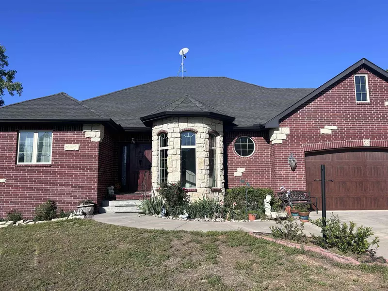 22015 W 101st St N, Mount Hope, KS 67108