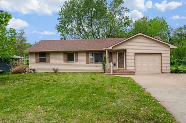 212 Elm St, Wellsville, KS 66092