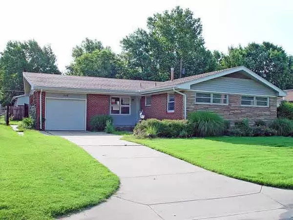 518 Highland Park Dr, Mulvane, KS 67110