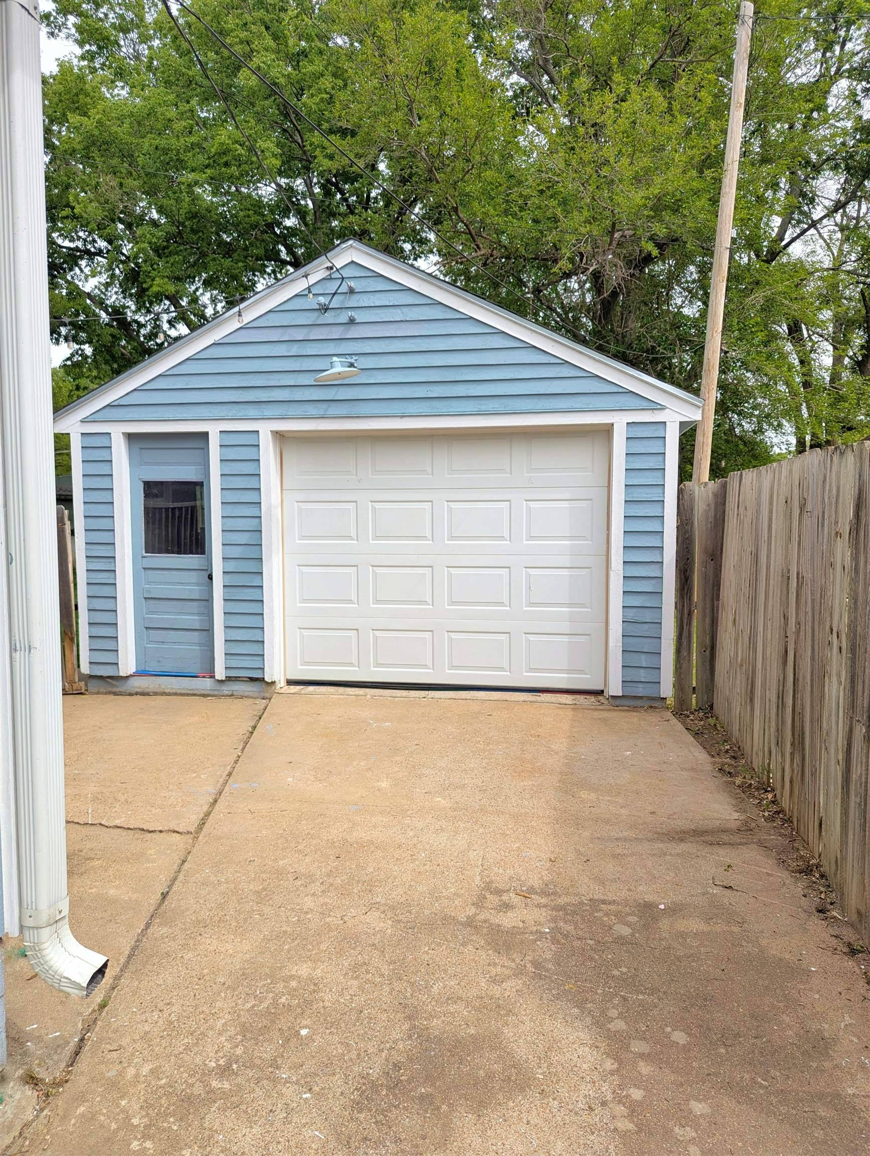 Salina, KS 67401,1115 Johnstown Ave