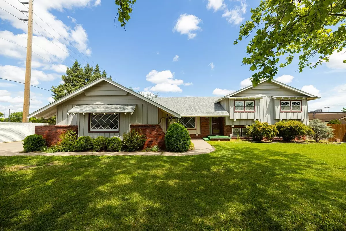Wichita, KS 67207,8002 E Lynwood