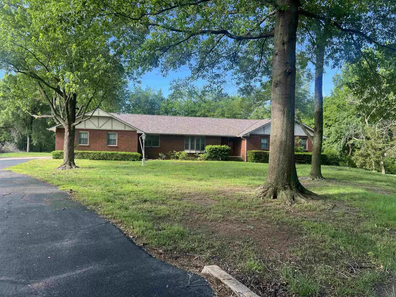 1705 Estates Drive, Arkansas City, KS 67005