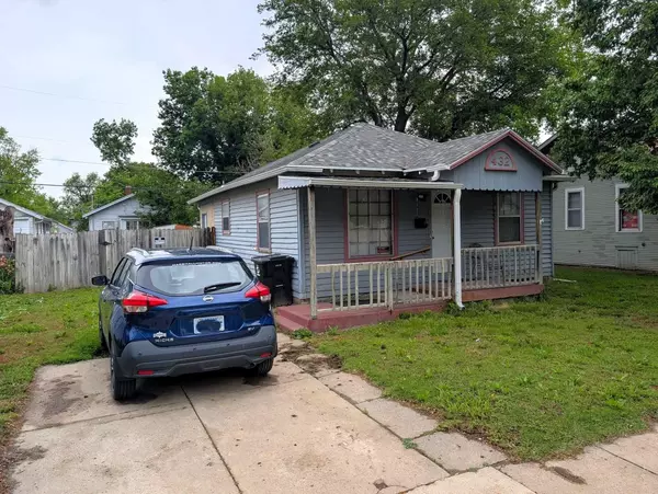 432 Baker St, Salina, KS 67401