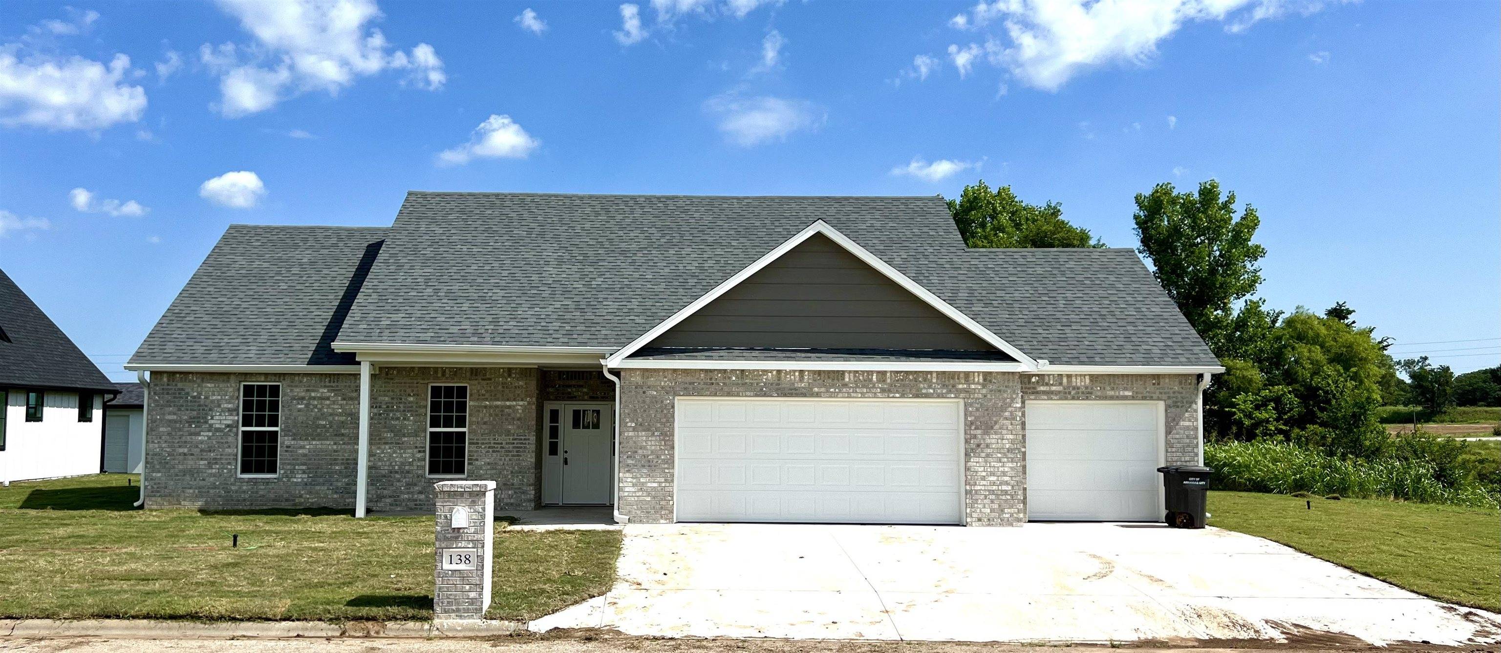 138 Castle Pines Dr, Arkansas City, KS 67005