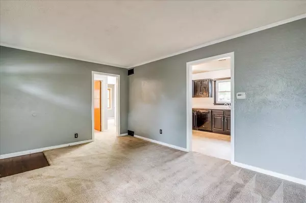 Valley Center, KS 67147,424 N Meridian