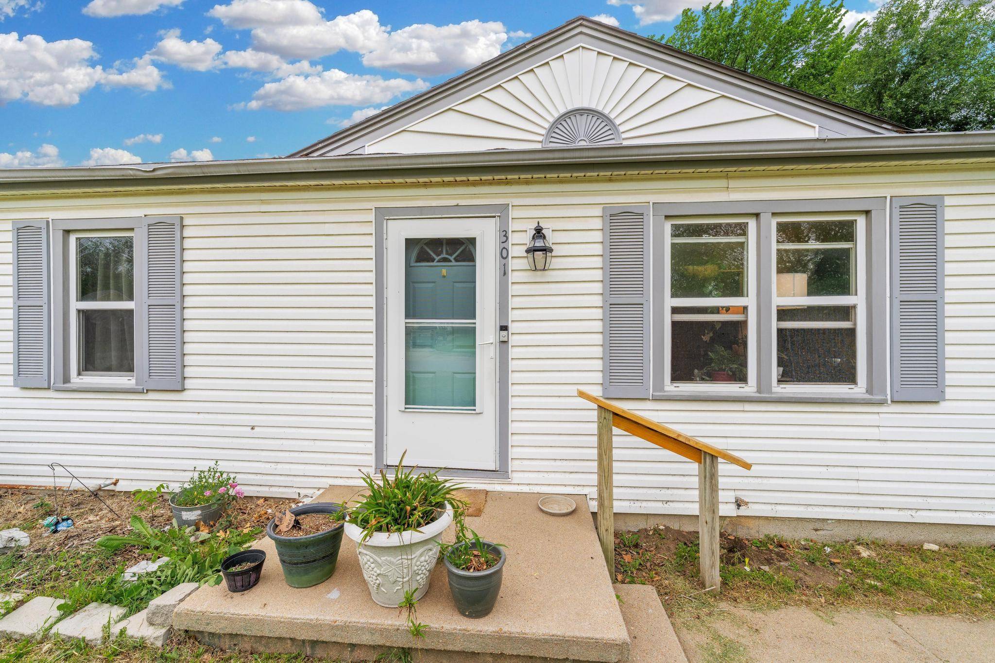 Haysville, KS 67060,301 N Maynard Ave