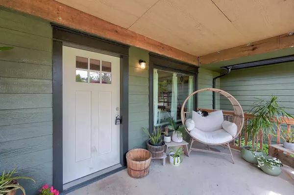 Oxford, KS 67119,505 W Maple St