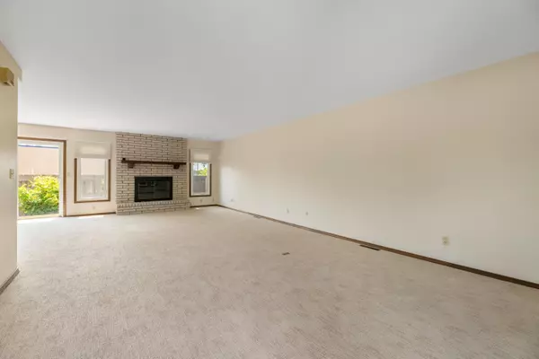 Wichita, KS 67208,641 N Woodlawn #14