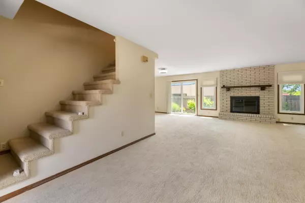 Wichita, KS 67208,641 N Woodlawn #14