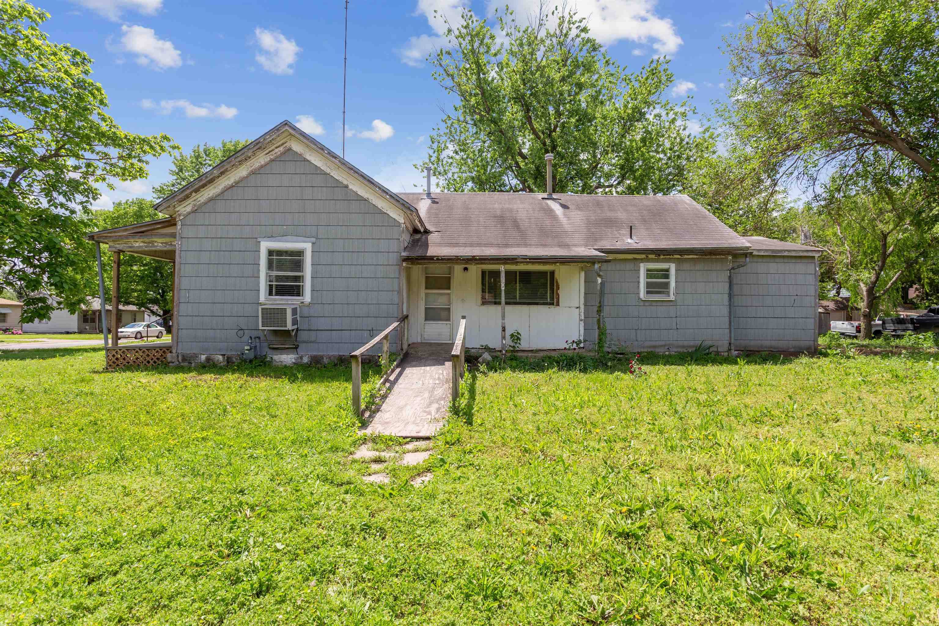 902 S C St, Wellington, KS 67152