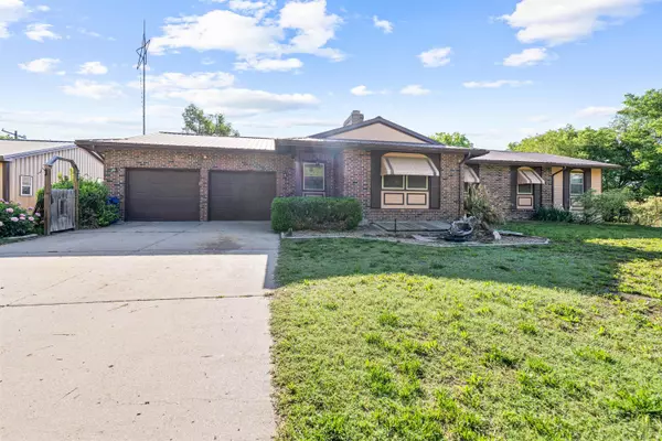 205 S Jackson St, Marquette, KS 67464