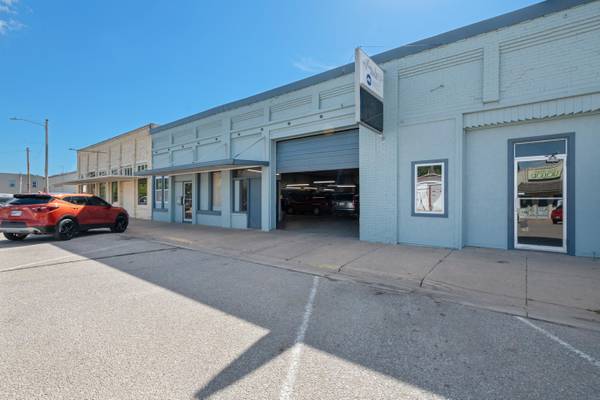 307 & 311 N Main, Andale, KS 67001