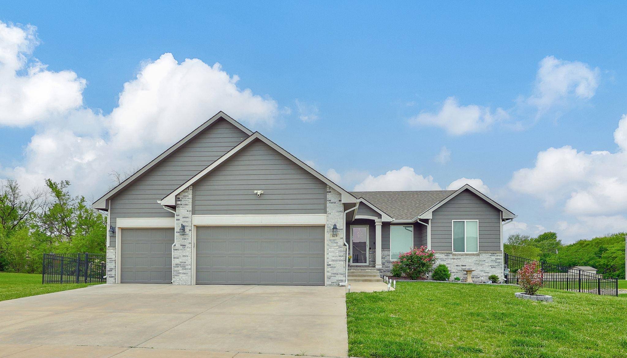 819 Freedom St, Derby, KS 67037
