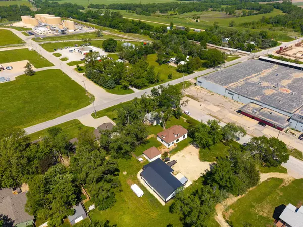 Halstead, KS 67056,923 W 2nd St