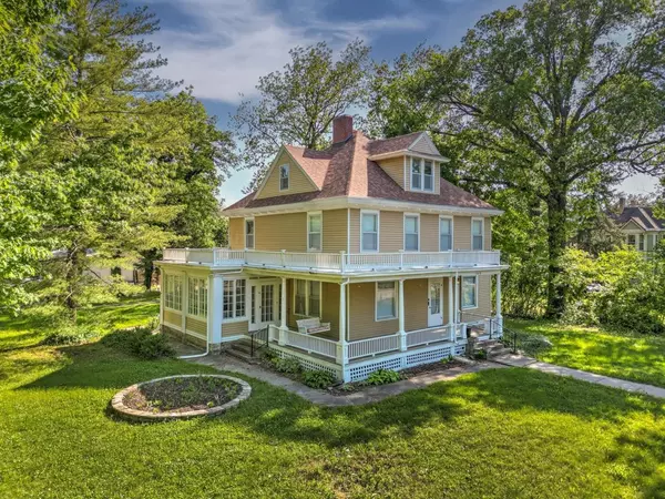 1219 E 9th Ave, Winfield, KS 67156