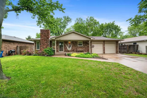 1219 N Sunset Dr, Wichita, KS 67212
