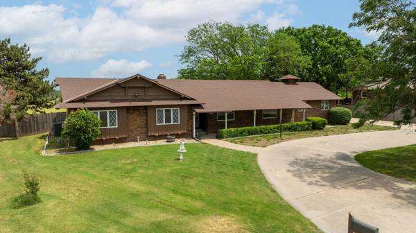 740 Fairway Ct, Augusta, KS 67010