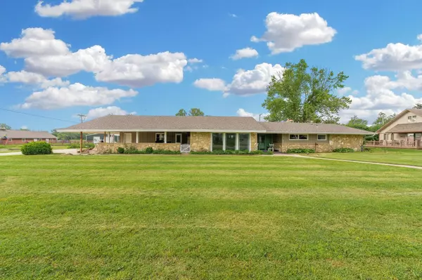 Hillsboro, KS 67063,201 W Juniper St