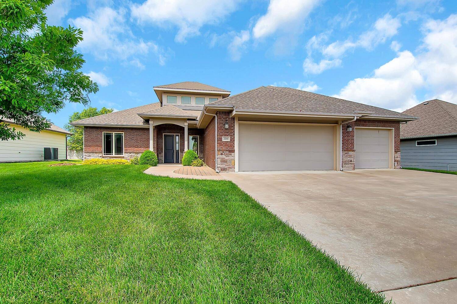 2211 N Chestnut Ct, Augusta, KS 67010