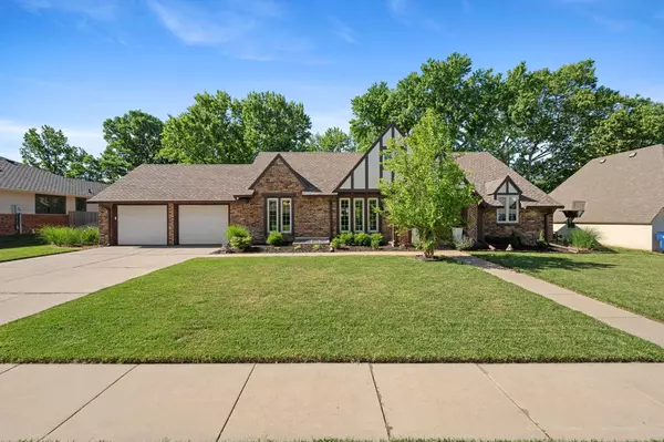 8409 E Overbrook St, Wichita, KS 67206