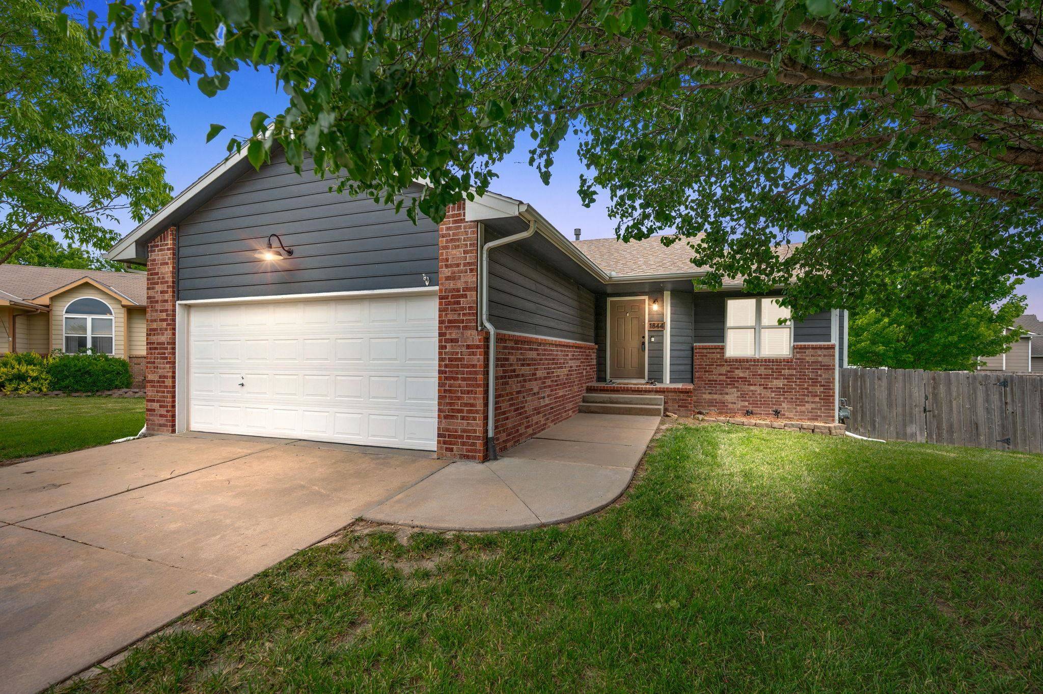 1844 N Honeysuckle, Andover, KS 67002