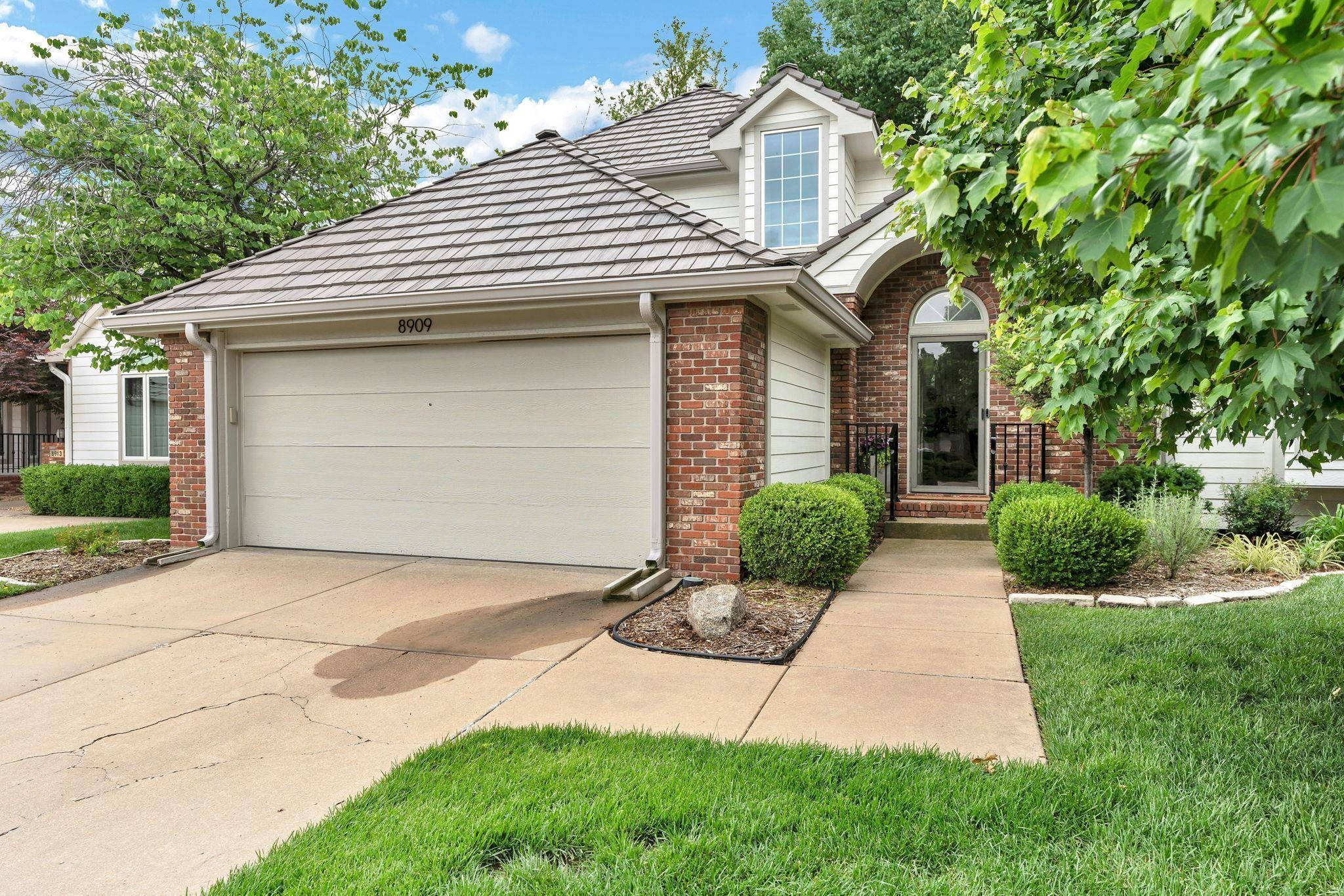 8909 E Bradford Circle, Wichita, KS 67206
