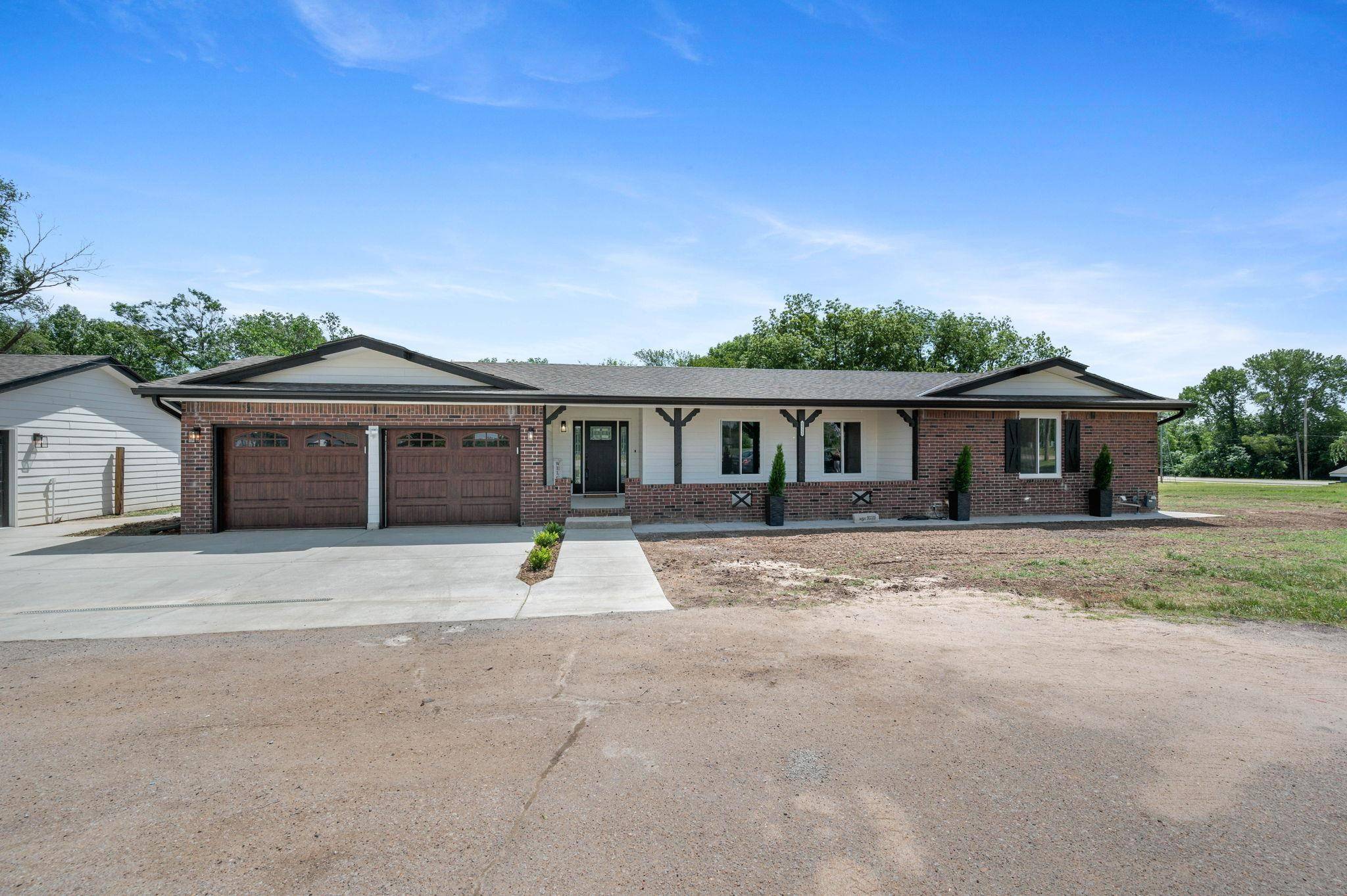 1522 S Andover Rd, Andover, KS 67002