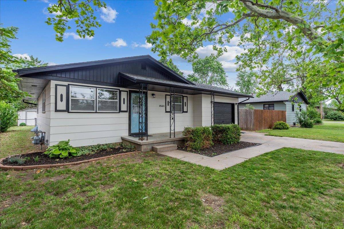 1523 Landon St, Hutchinson, KS 67501