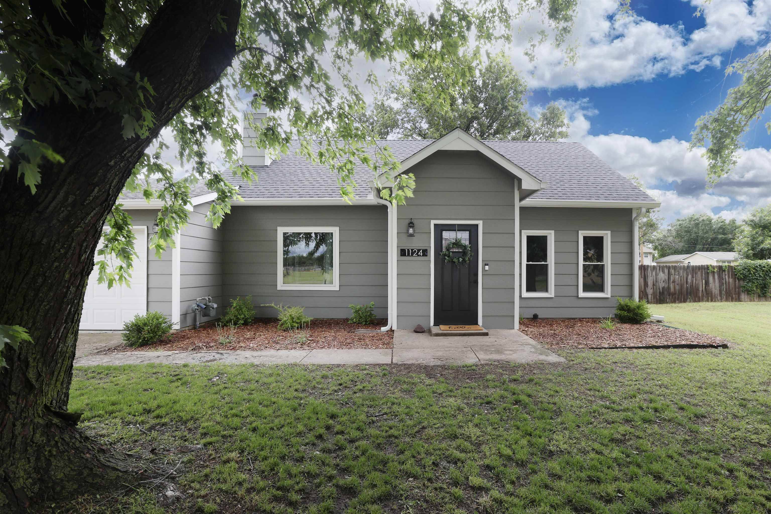 1124 N Burrows St, Belle Plaine, KS 67013