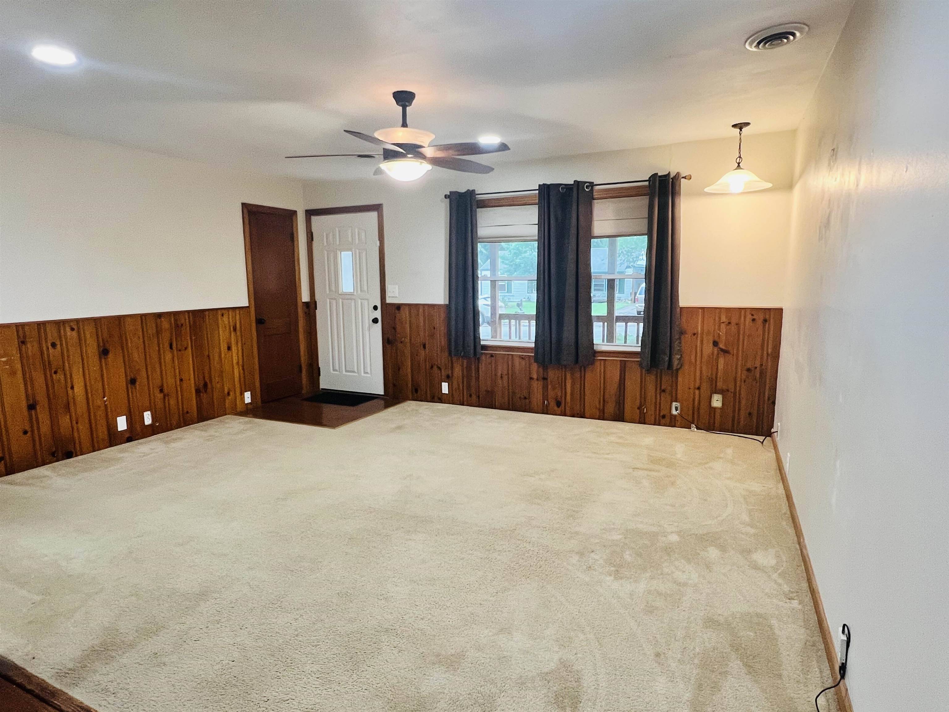 Marion, KS 66861,620 S Cedar