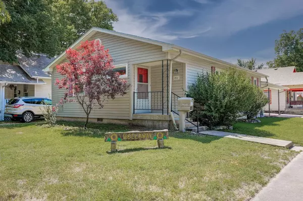 801 E 7th Ave, Winfield, KS 67156