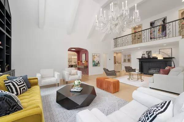 Eastborough, KS 67206,24 E Douglas Ave