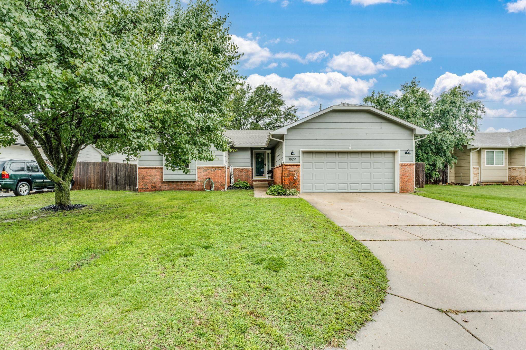 1829 N Pine Grove St, Wichita, KS 67212