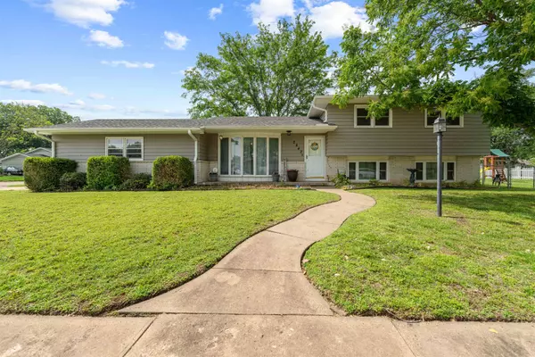 2842 Bret Ave, Salina, KS 67401
