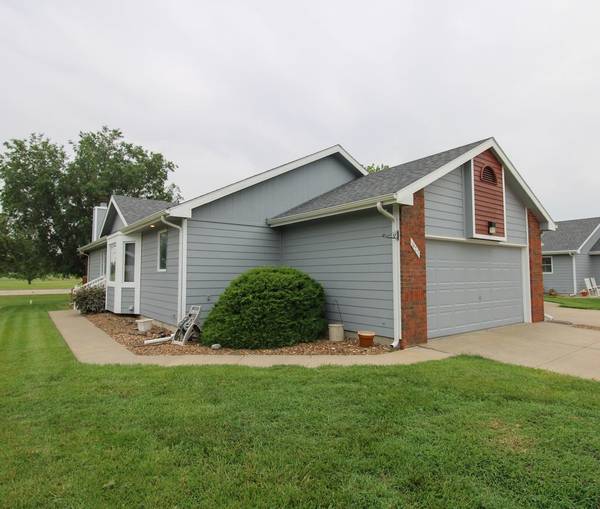 677 Georgetown Rd, Salina, KS 67401