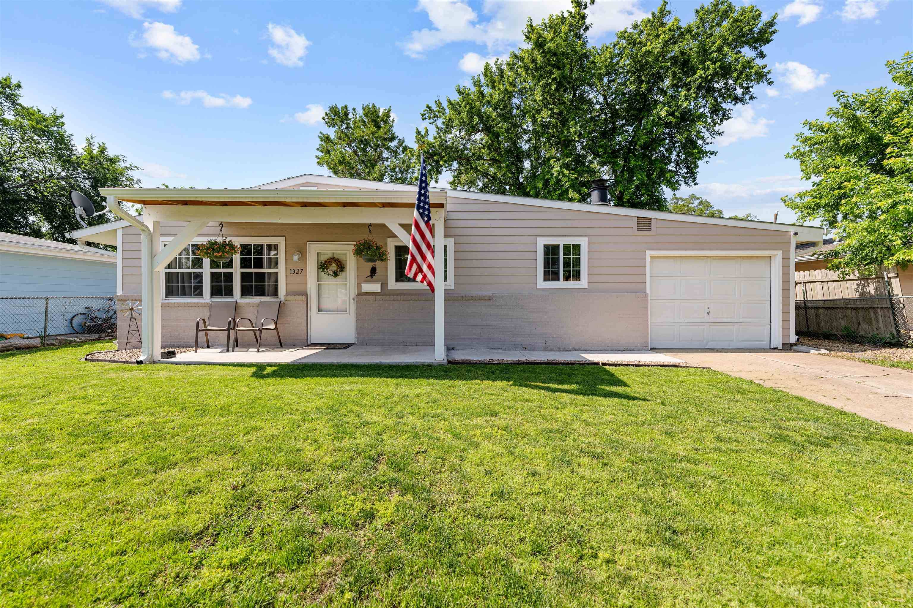 1327 Pawnee Ave, Salina, KS 67401
