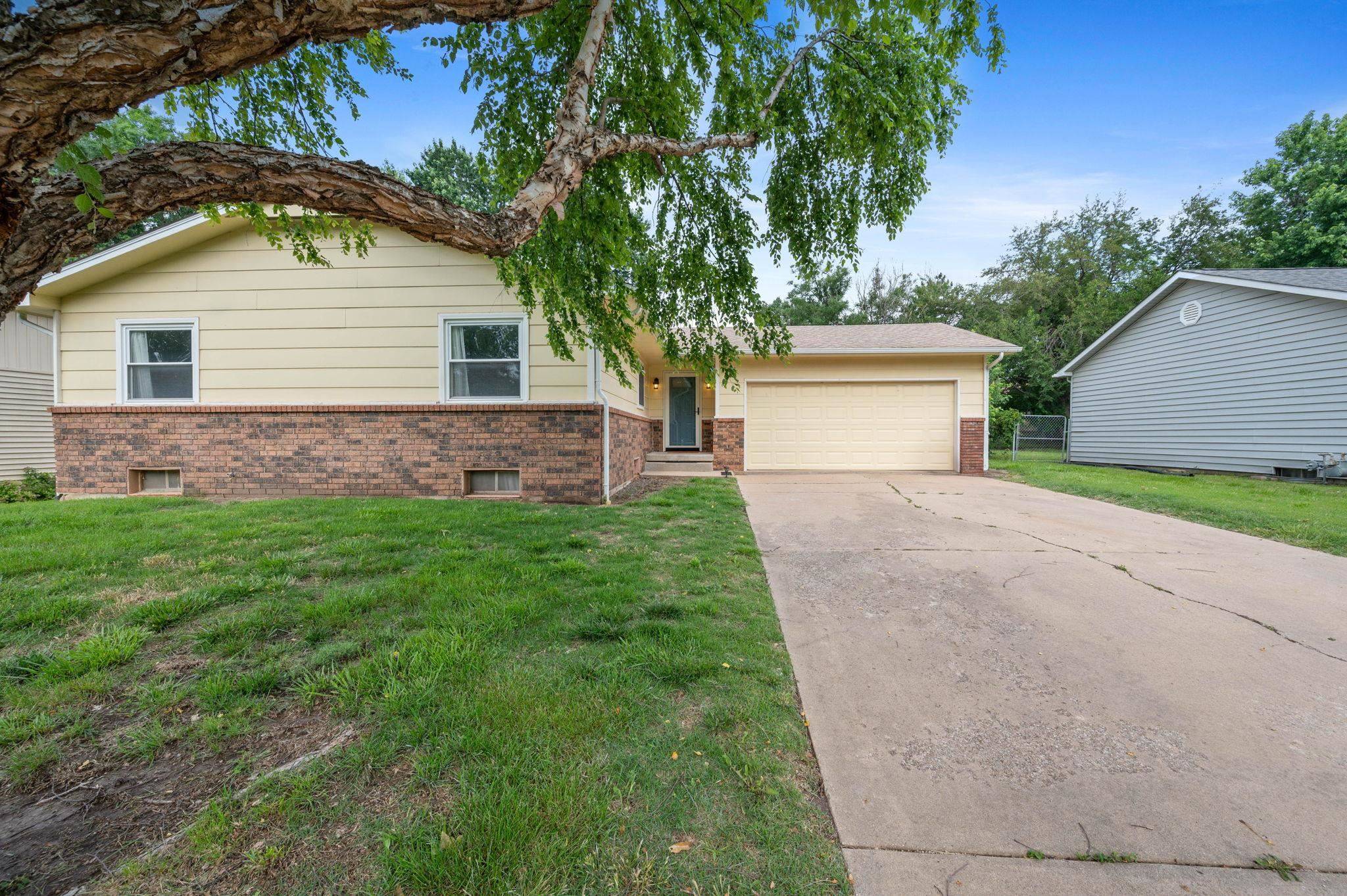 4015 Clarendon St., Bel Aire, KS 67220