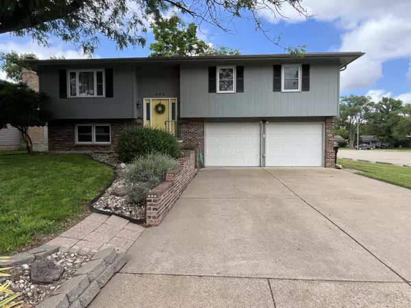 301 E Parkway Ave, Salina, KS 67401