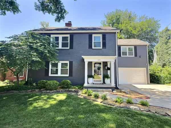 121 S Pinecrest St, Wichita, KS 67218