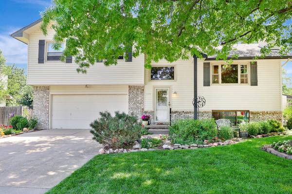 320 N Rutgers St, Wichita, KS 67212