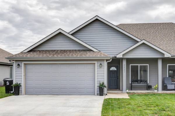 2227 Saddlebrook Dr, Salina, KS 67401