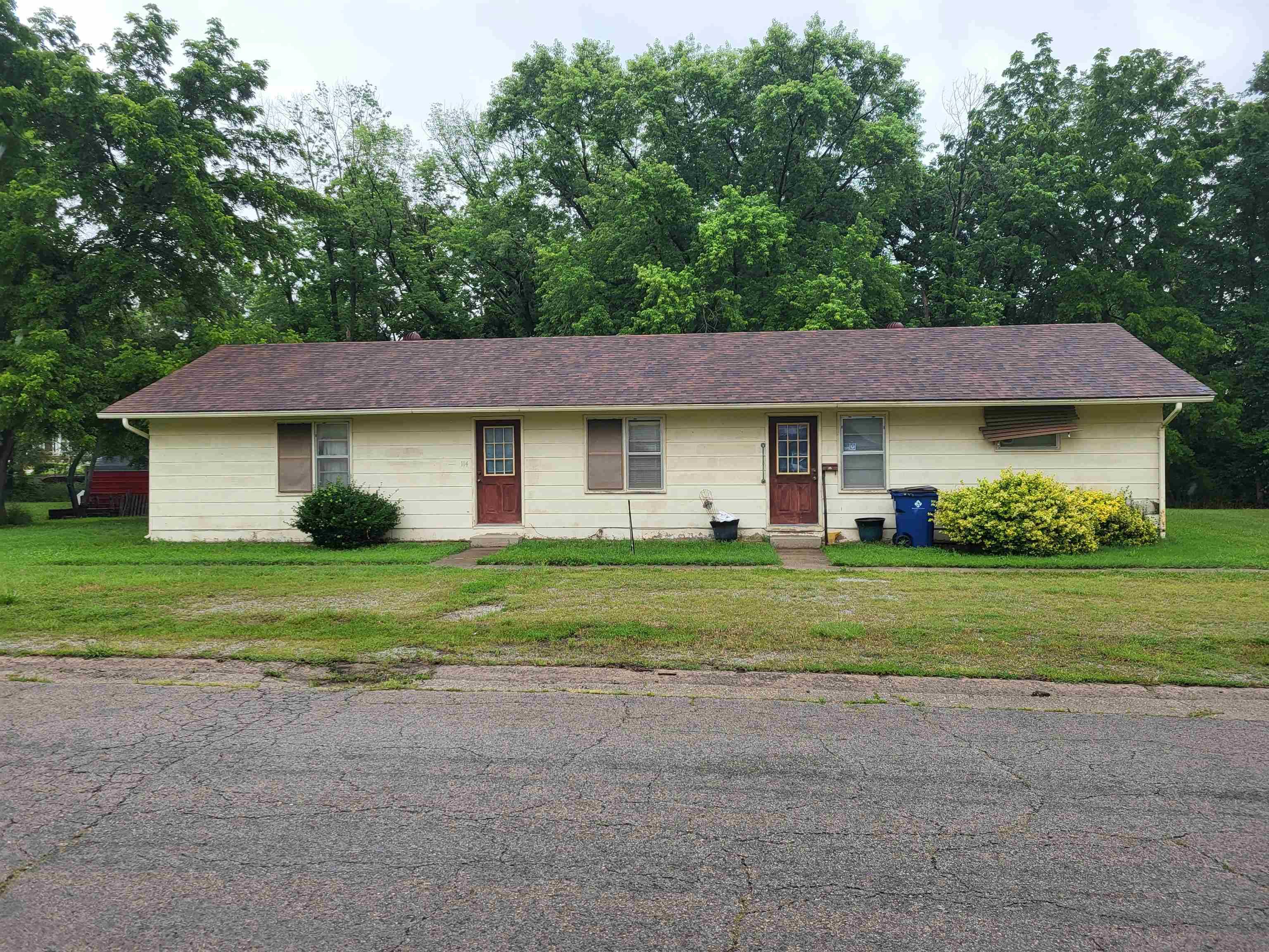 112 N Elm St, Eureka, KS 67045
