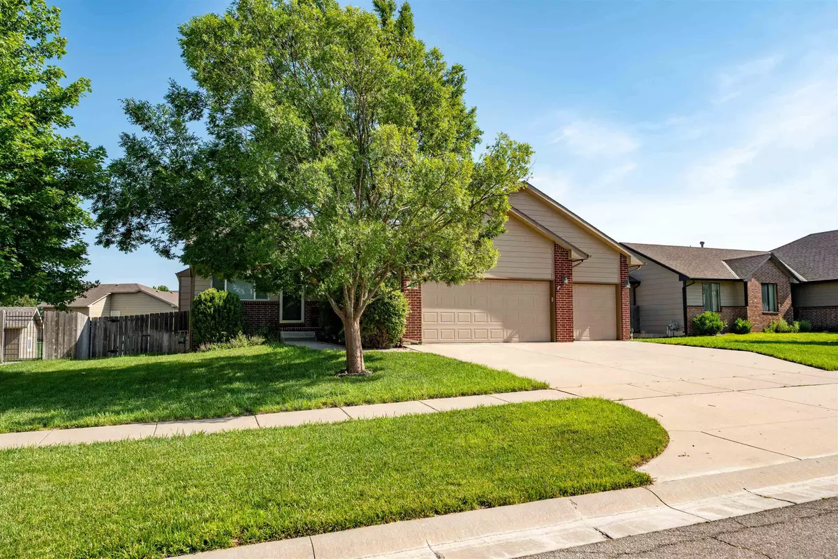 Derby, KS 67037,876 E Winding Lane St
